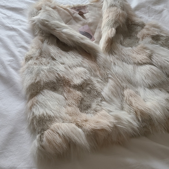 NEW! Faux fur vest - Picture 2 of 5